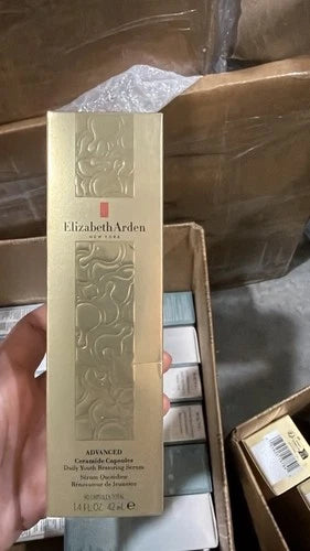 Elizabeth Arden Ceramide Capsules Daily Youth Restoring Serum - 90 Capsules seal